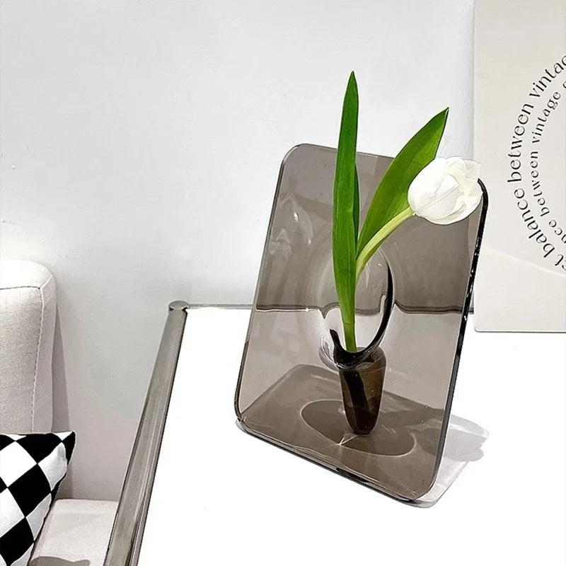 MinimalFlora: Vaso Minimalista per Fiori Trasparente, Elegante e Moderno #9